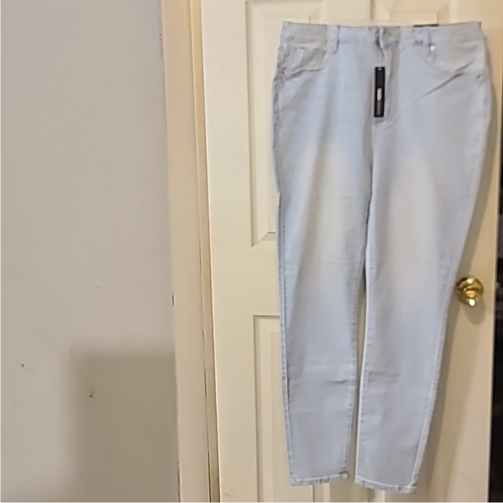 Fashion nova lightwash stretch skinny jeans long